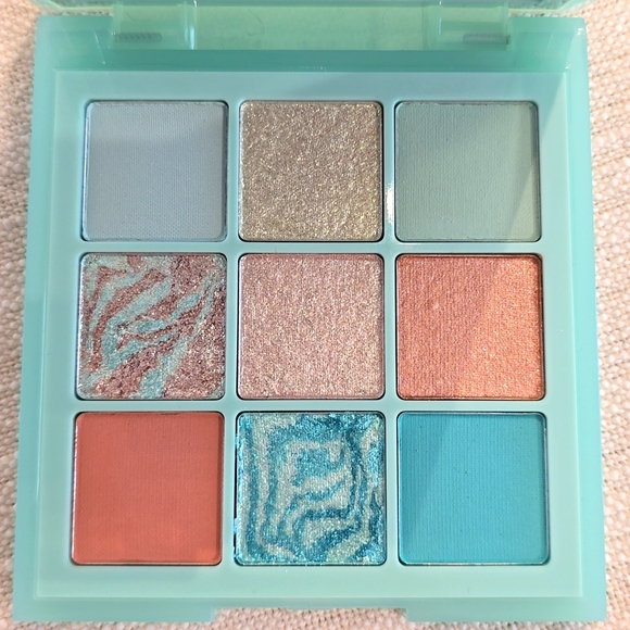 HUDA BEAUTY Pastels Mint Mini Palette - NEW - Picture 8 of 11